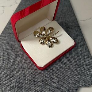 Gold Tone 1950’s Flower Leaf Brooch Pin In Original Box